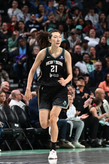 世界杯官方下载-得分全场最高！WNBA季前赛 韩旭10投6中&amp;罚球7中7砍20分2板1助2帽